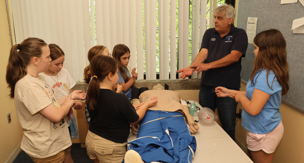 LVA crew pays visit to intermediate school