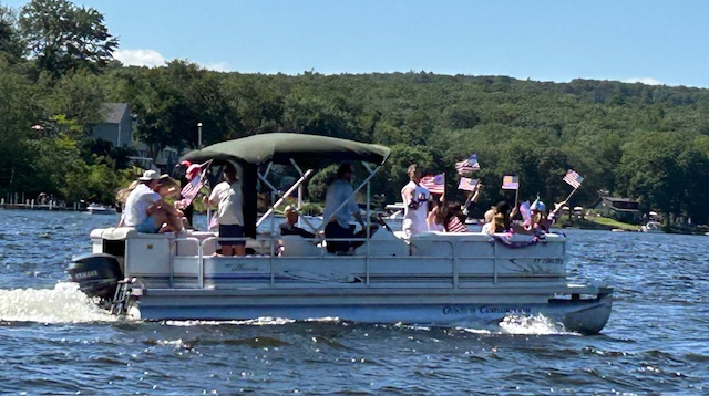Tyler Lake boat owners display patriotism