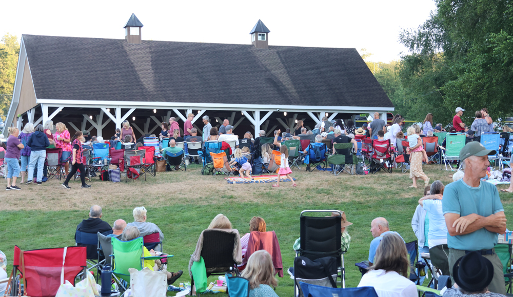 Soul Sound Revue rocks crowd in Morris