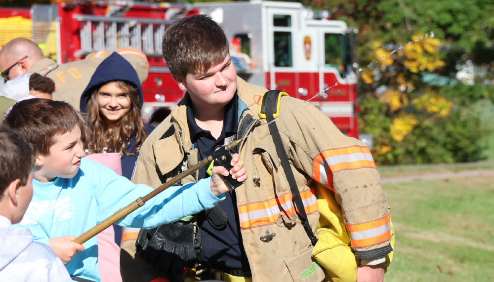 Firefighters and ambulance staff visit LIS