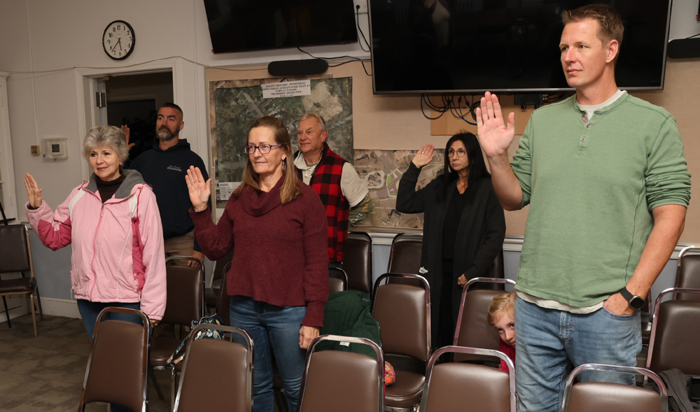 Elected officials take oath in Goshen