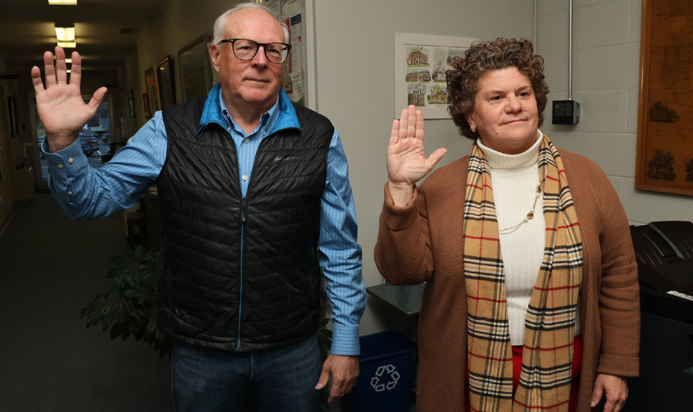 Elected officials take the oath of office