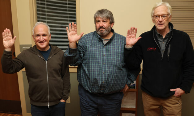 Warren elected officials sworn into office