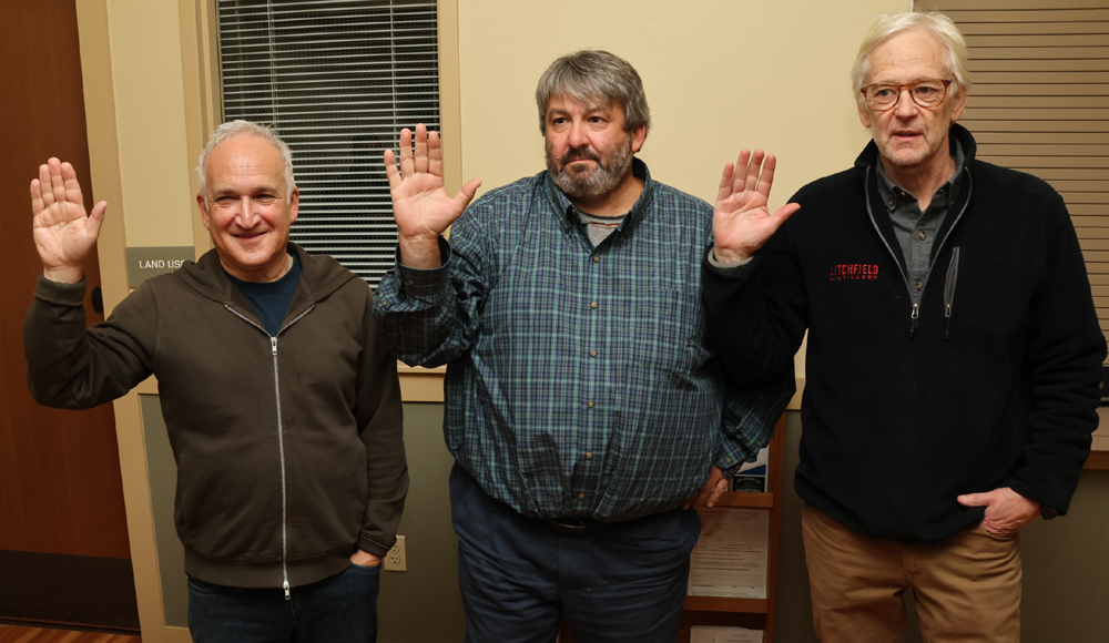 Warren elected officials sworn into office