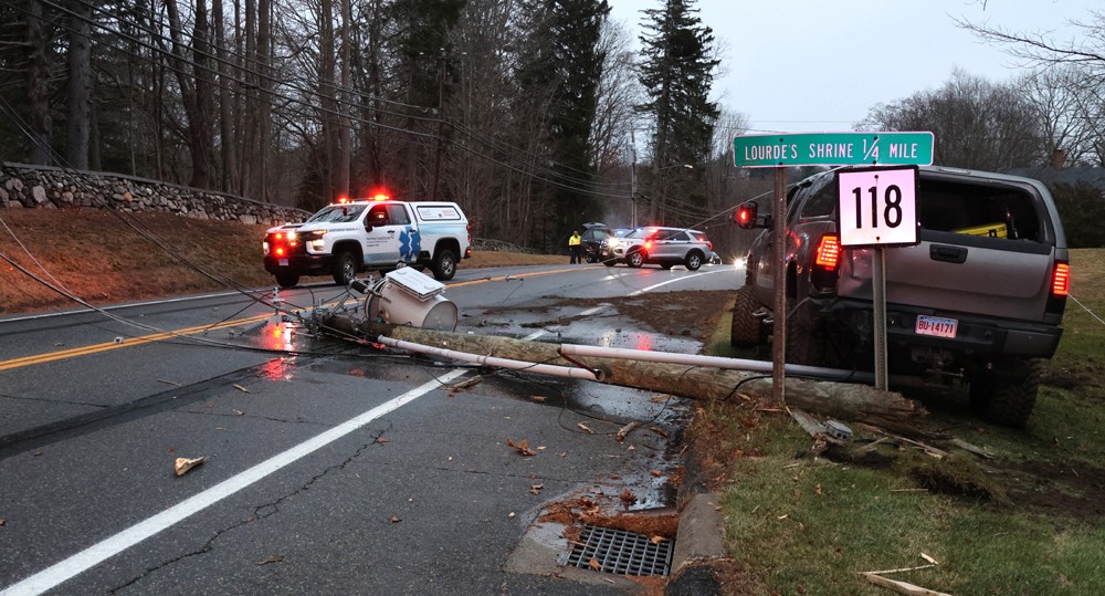 Pickup truck snaps pole in East Street crash