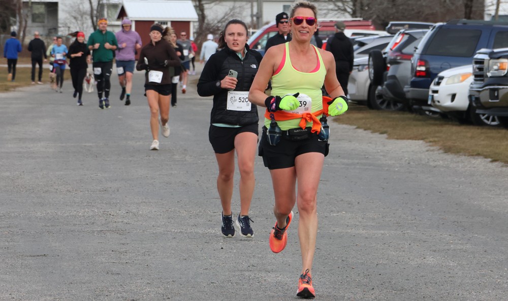 Fair weathers draws big Turkey Trot field