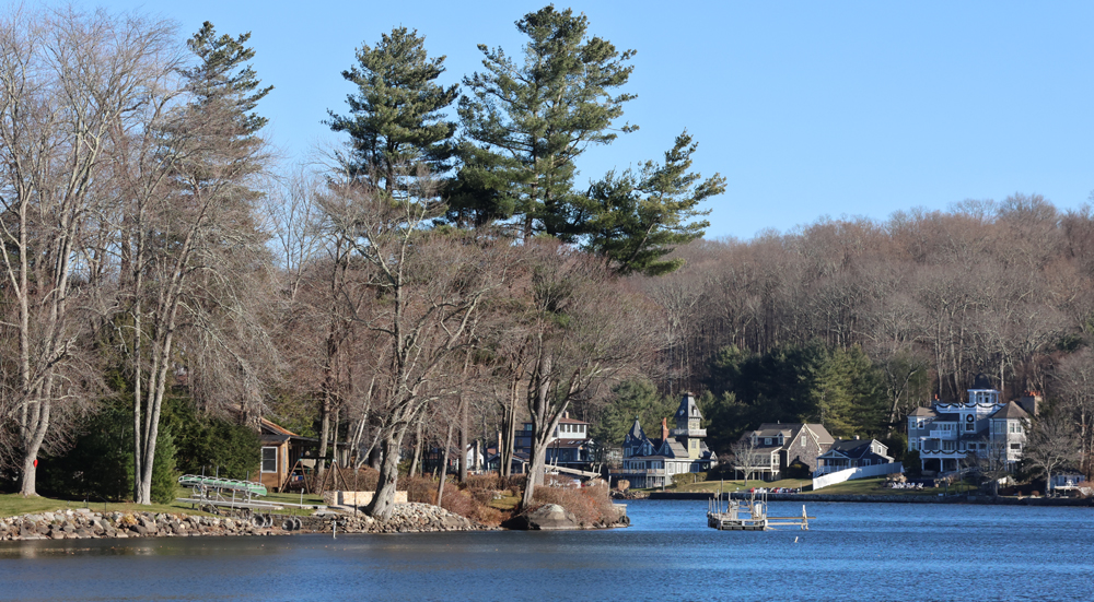 Commission weighs overlay zone for lake