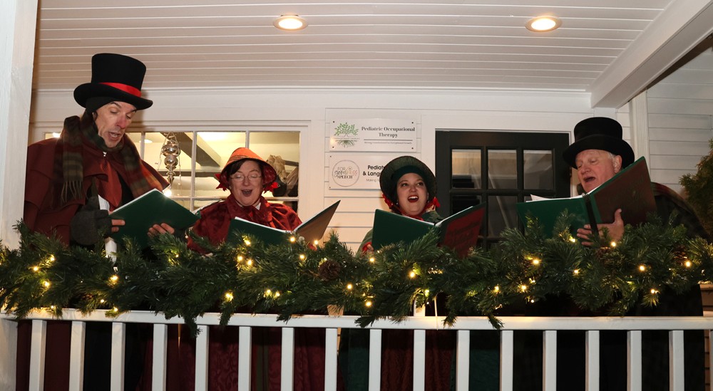 Warren’s Holiday on the Hill a festive night