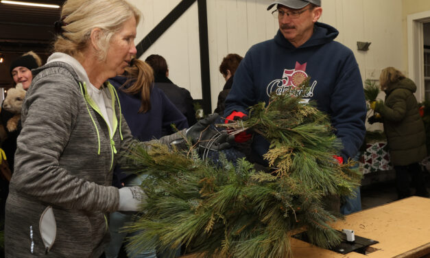 Wreath workshop draws crowd to Arethusa