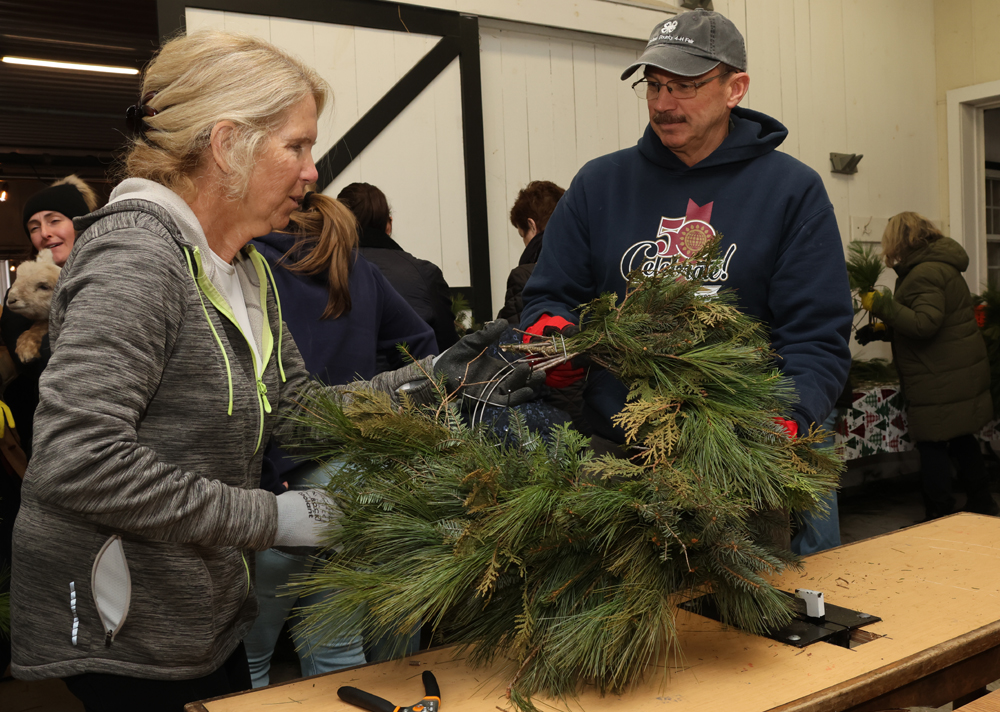 Wreath workshop draws crowd to Arethusa