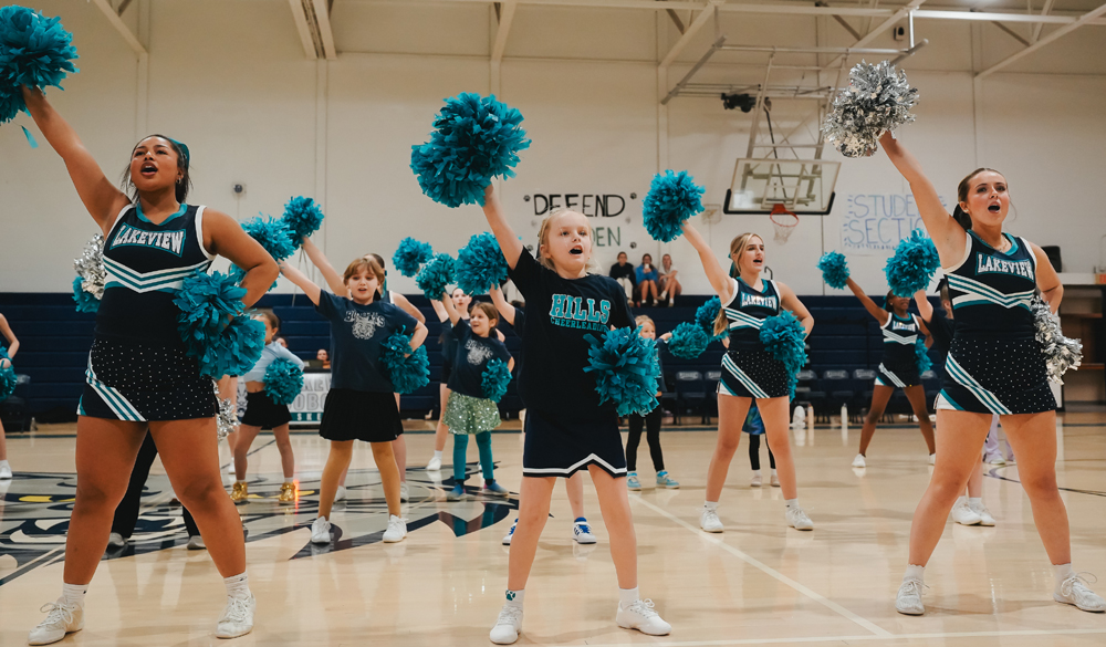 Lakeview cheerleaders serve as mentors