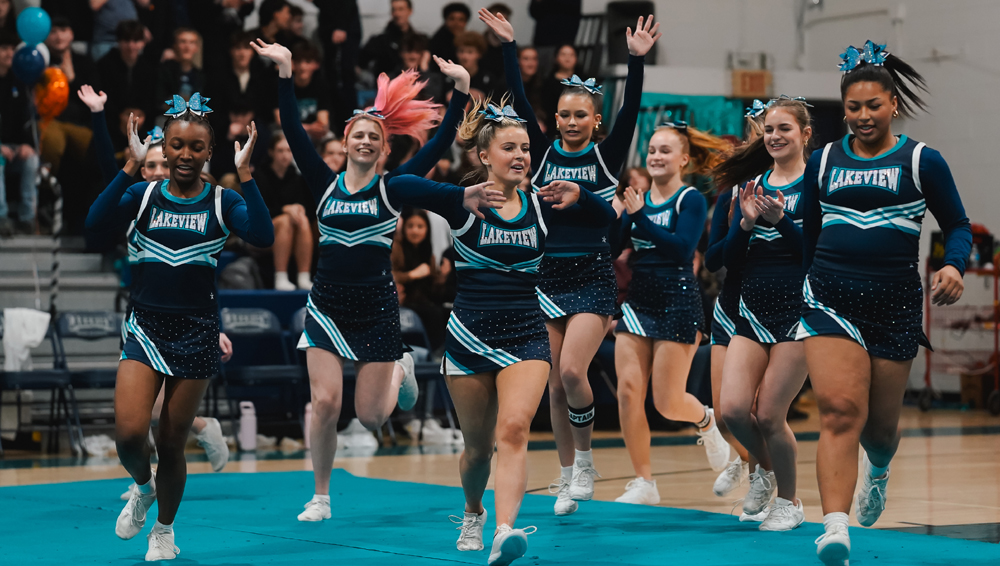 Lakeview cheer team puts on halftime show