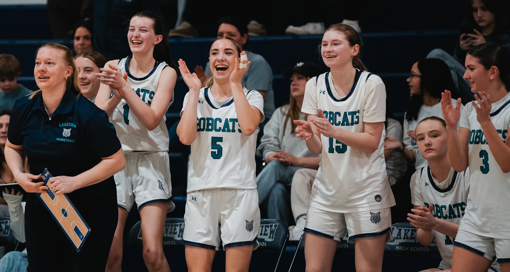 Bobcats roll into Division V quarterfinals