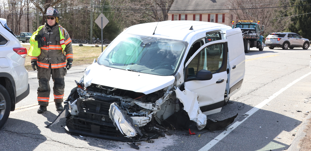 Crash closes section of Route 202 in Bantam