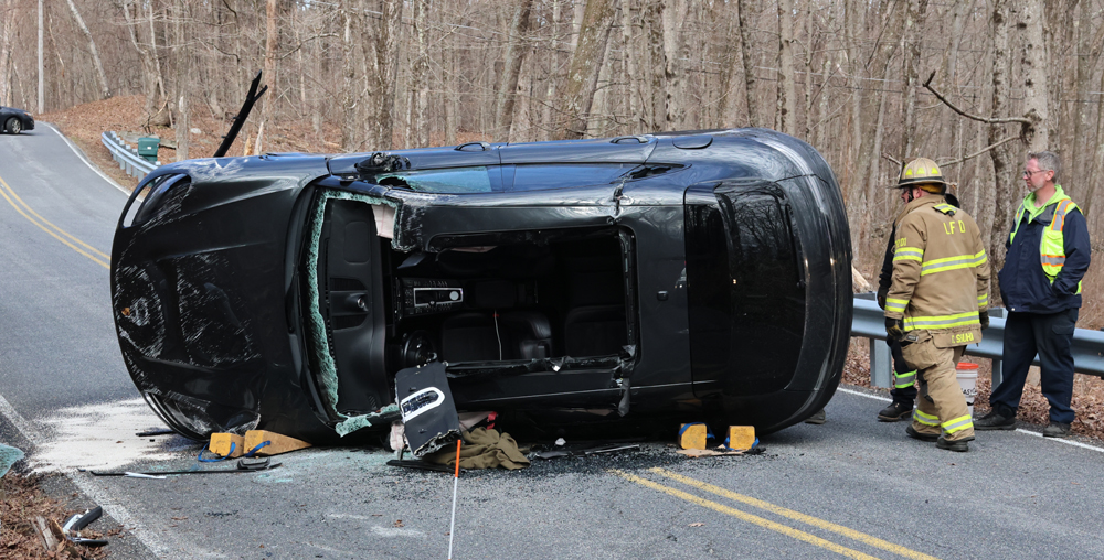 Two are injured in crash in East Litchfield