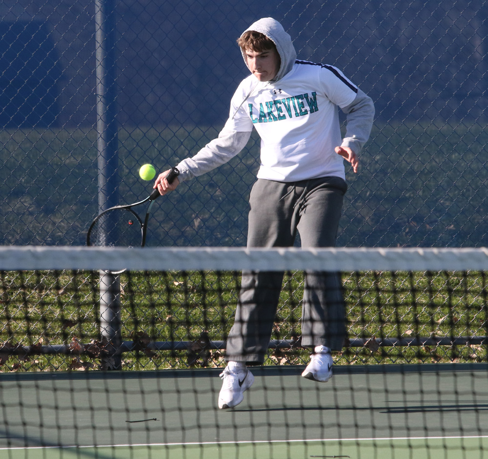 Lakeview splits its first two tennis matches | Litchfield.bz