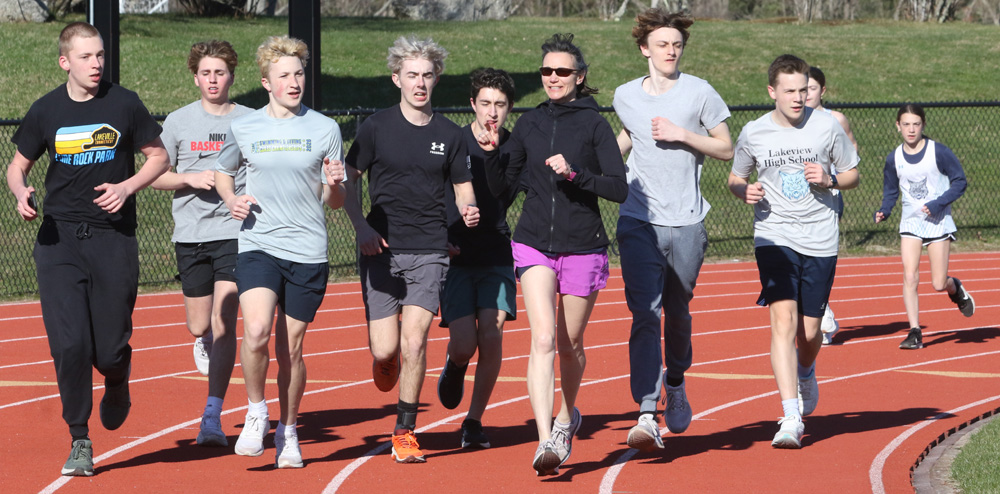 Lakeview track teams endure to raise money