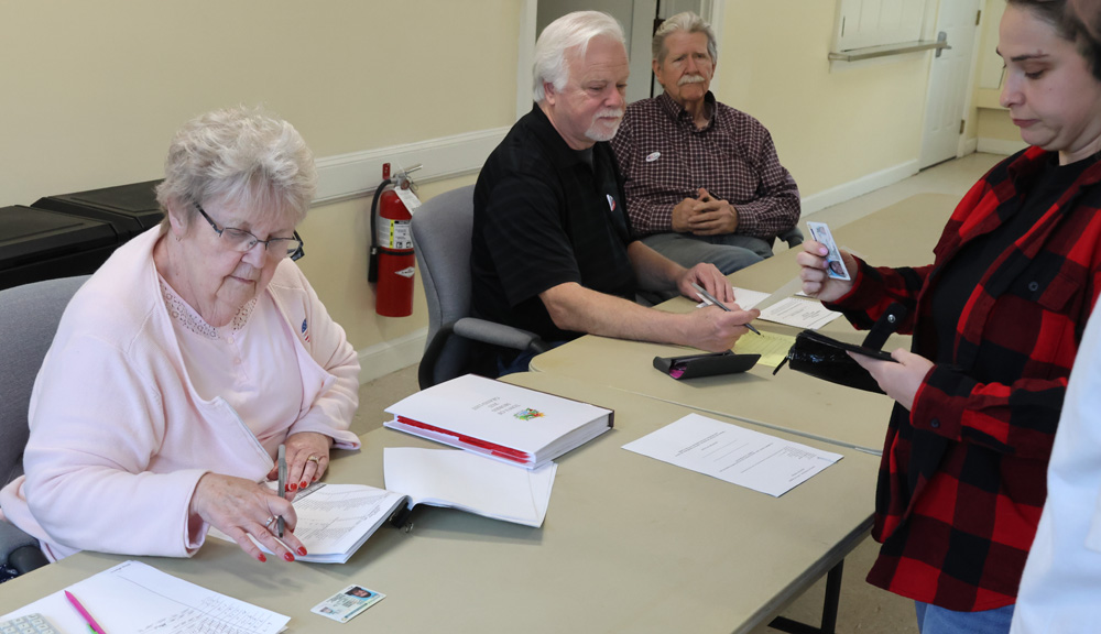 Region 20 budget plan scores easy victory