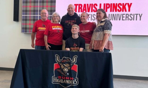 Lipinsky signs to play baseball in college