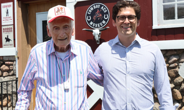 Governor candidate stops in Litchfield