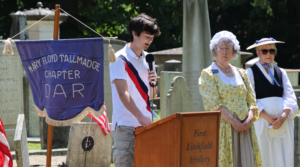 Service honors Revolutionary War heroes