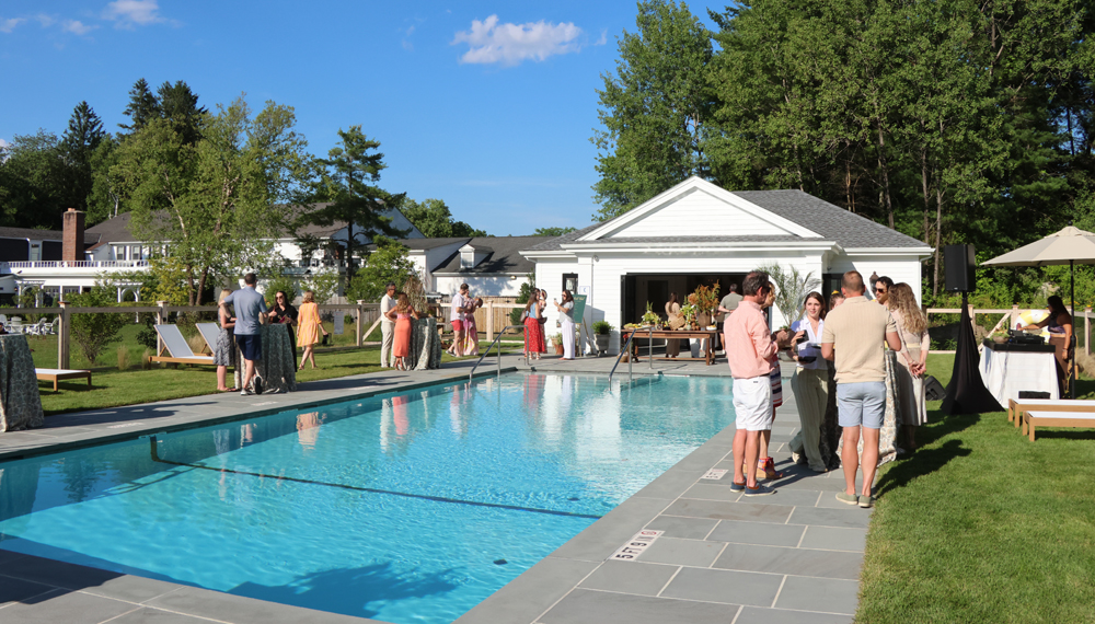 New pool opens at the Litchfield Inn