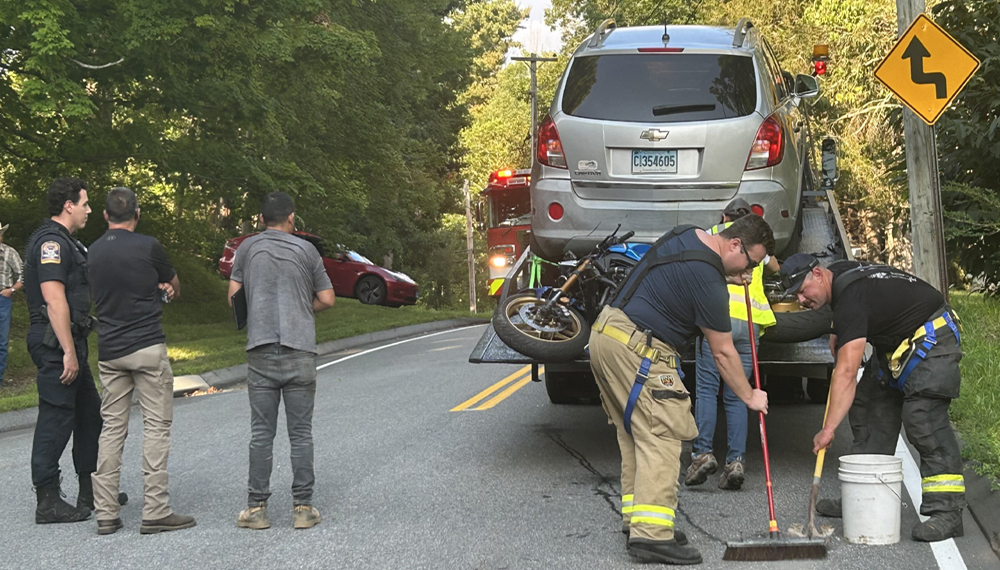 Motorcyclist injured in Litchfield crash