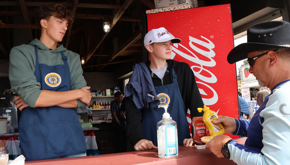 Big day at the fair sets up Monday finale